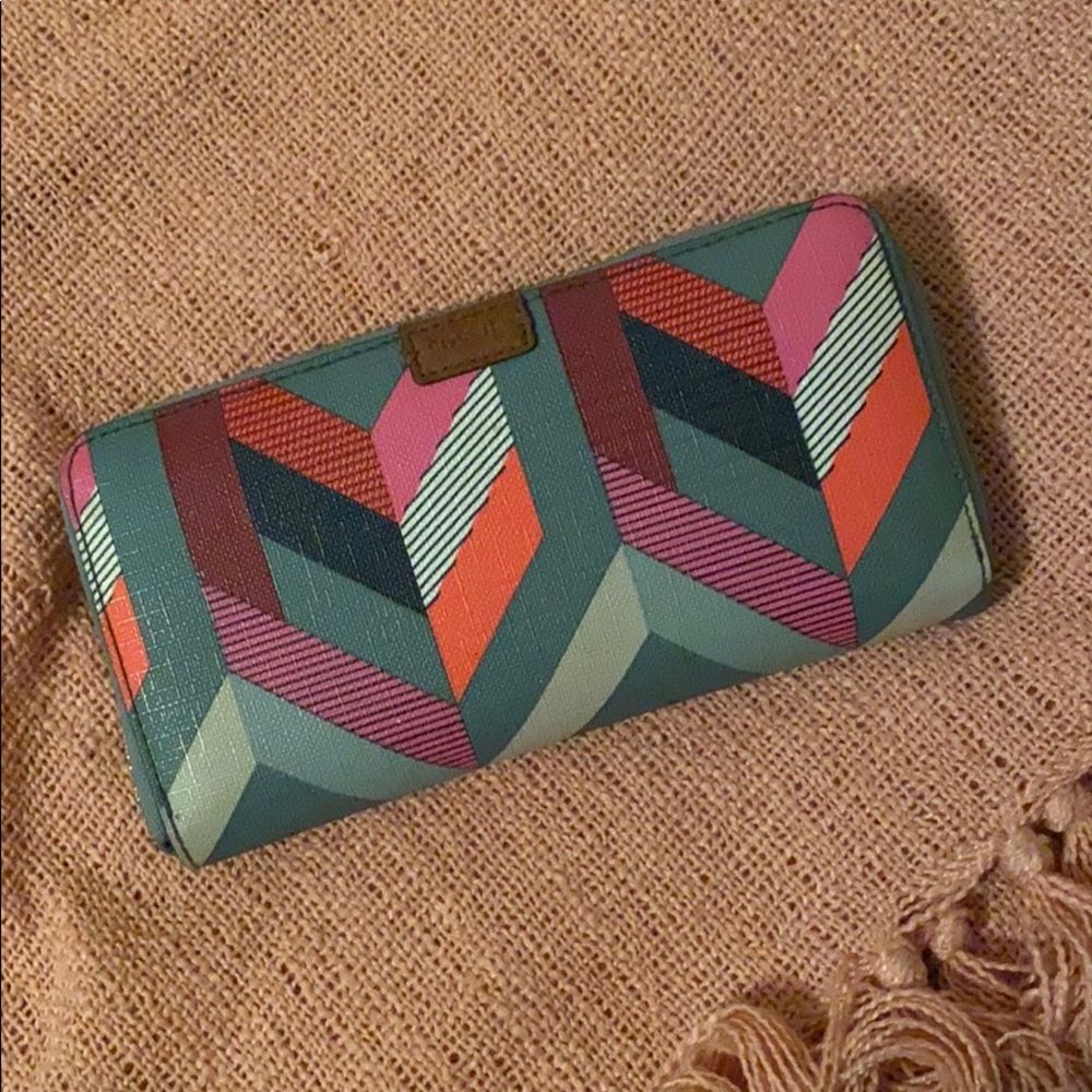 chevron clutch wallet
